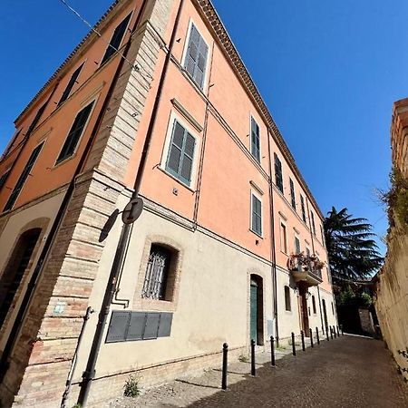 B&B Letterario Palazzo Pistocchi Терамо Экстерьер фото